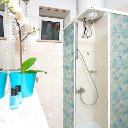 The Midpoint Apartment *