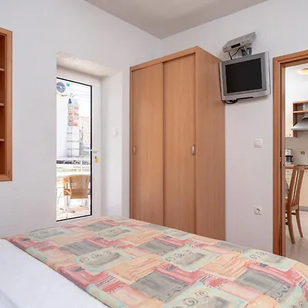 The Midpoint Apartment Bol
