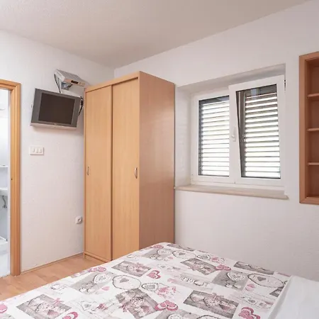 The Midpoint Apartment *