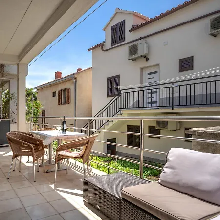 The Midpoint Apartment *