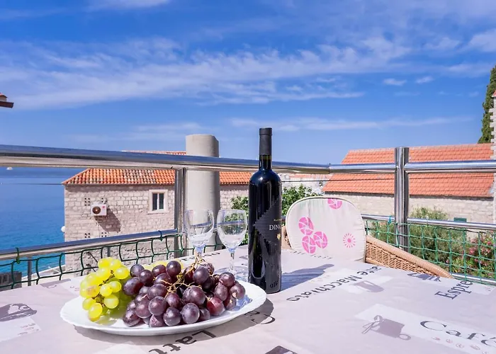 The Midpoint Apartment *