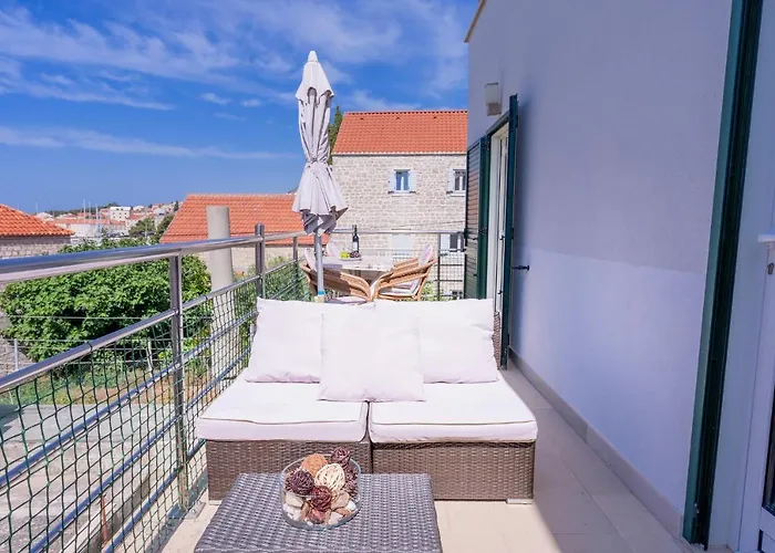 The Midpoint Apartment