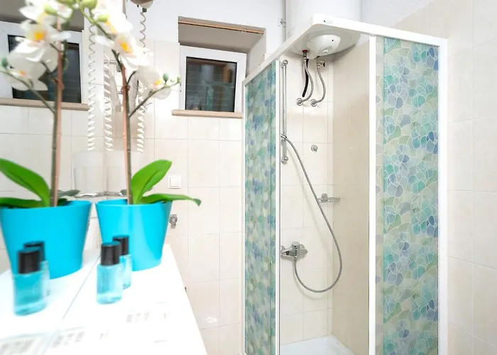 The Midpoint Apartment *