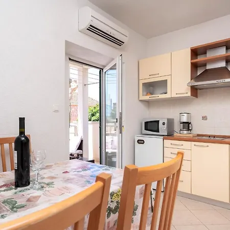 The Midpoint Apartament Bol
